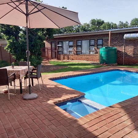 White Rose Guest House Vanderbijlpark Dış mekan fotoğraf