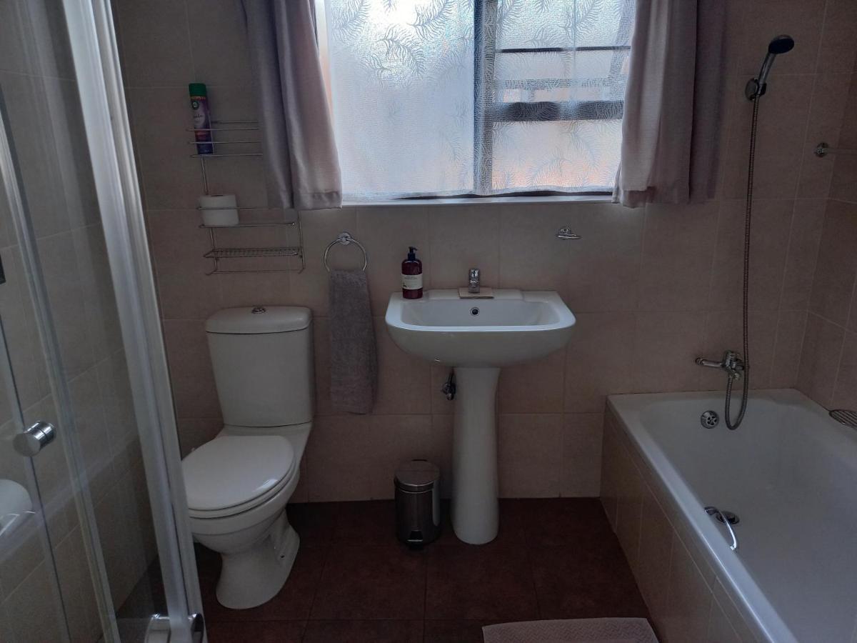 White Rose Guest House Vanderbijlpark Dış mekan fotoğraf