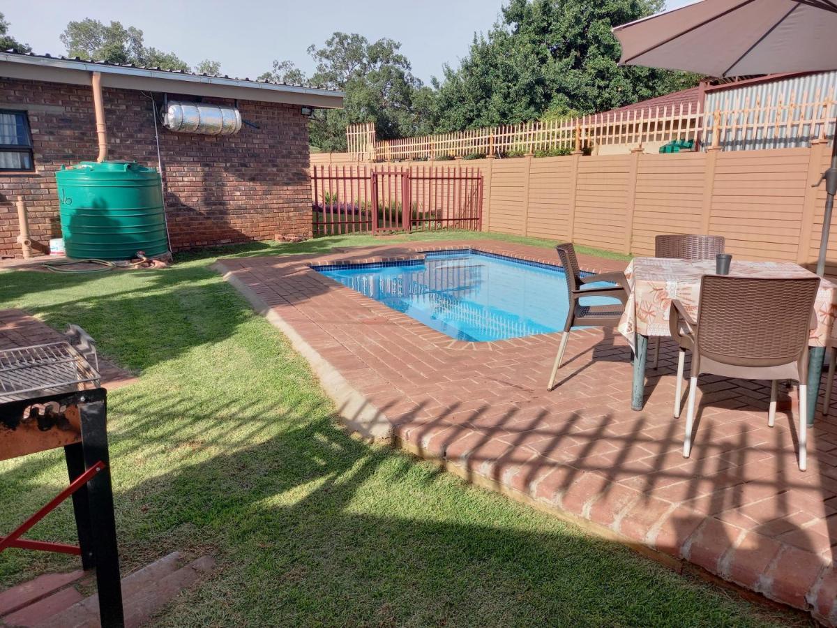 White Rose Guest House Vanderbijlpark Dış mekan fotoğraf