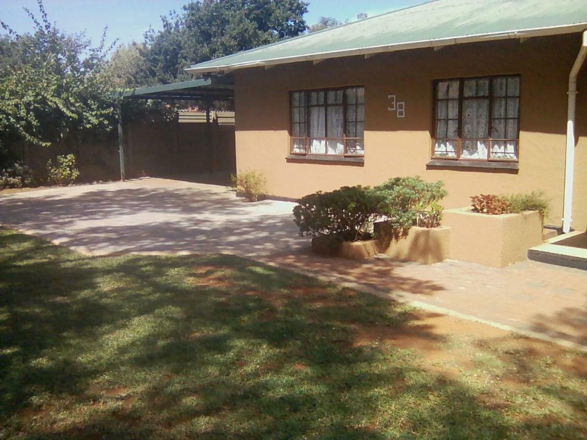 White Rose Guest House Vanderbijlpark Dış mekan fotoğraf